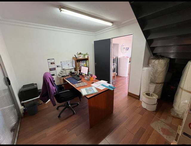 252M² WAREHOUSE TO LET IN LASER PARK